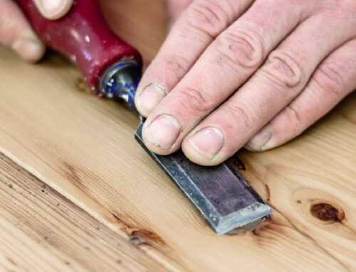 Holz im Außenbereich: Tipps für die Auswahl von wetterbeständigem Holz für Terrassen, Gartenmöbel und Außendekorationen